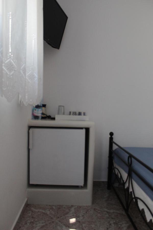 Meltemi Rooms And Studios Анафи Экстерьер фото