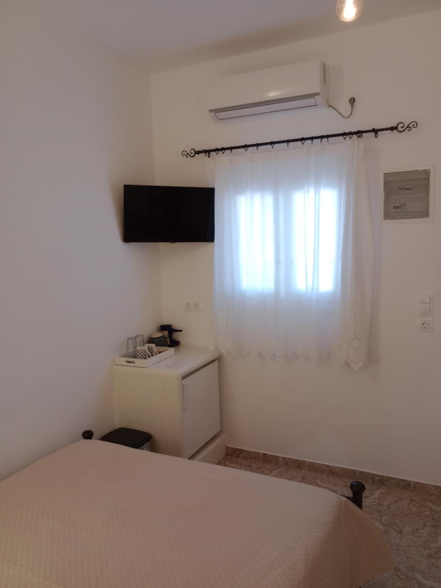 Meltemi Rooms And Studios Анафи Экстерьер фото