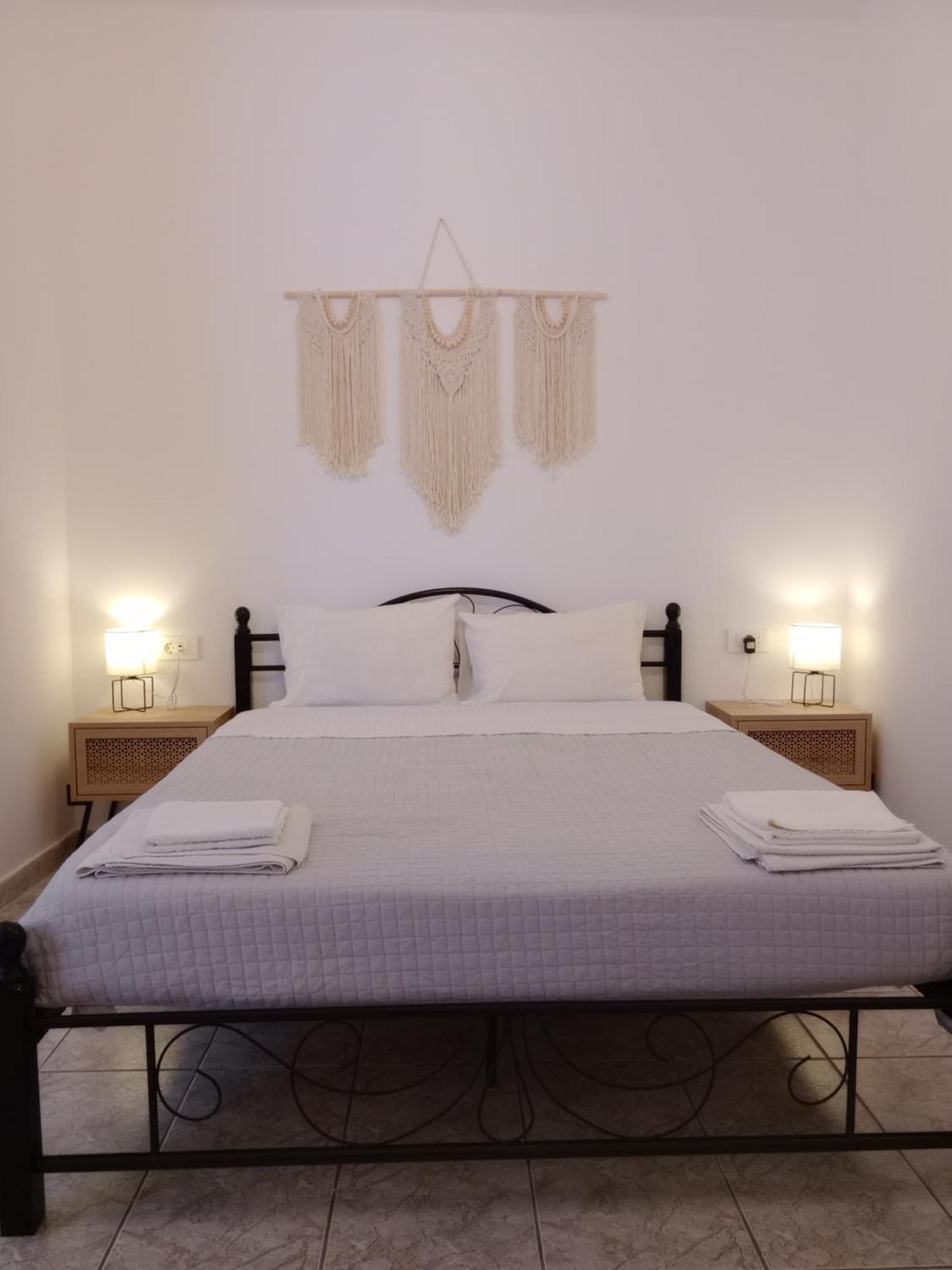 Meltemi Rooms And Studios Анафи Экстерьер фото
